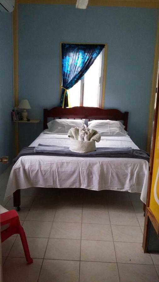 Chapito'S Apartment 2 Caye Caulker Exterior photo